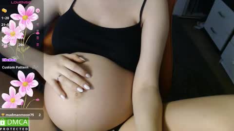 Snapshot of crystalyss chatting on October 14, 2:12 am Lia online show from October 14, 2:12 am