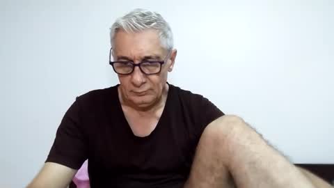 Snapshot of cucaio18 chatting on April 2, 1:36 am BIG UNCUT HARD COCK online show from April 2, 1:36 am