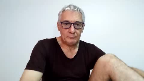 Snapshot of cucaio18 chatting on April 9, 1:49 am BIG UNCUT HARD COCK online show from April 9, 1:49 am
