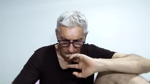 Snapshot of cucaio18 chatting on April 25, 3:31 am BIG UNCUT HARD COCK online show from April 25, 3:31 am