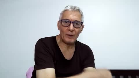 Snapshot of cucaio18 chatting on April 27, 3:15 am BIG UNCUT HARD COCK online show from April 27, 3:15 am