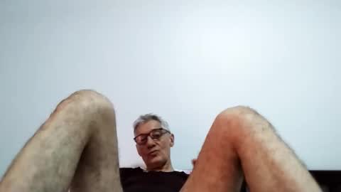 Snapshot of cucaio18 chatting on April 28, 1:37 am BIG UNCUT HARD COCK online show from April 28, 1:37 am