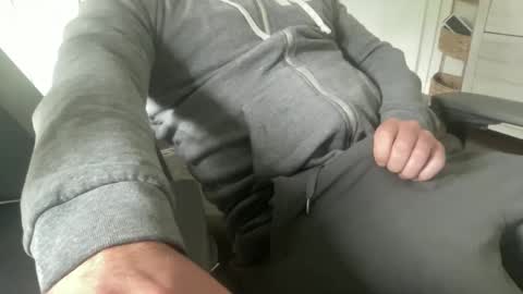 cuckgriff23 online show from May 1, 5:39 pm
