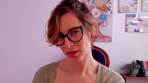 Leonela online show from December 5, 5:20 pm