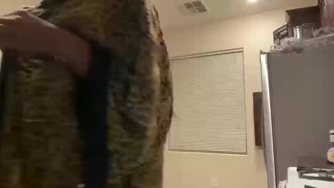 cum2charmxx online show from October 13, 6:13 am