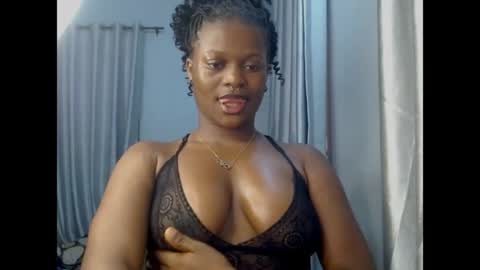 Snapshot of cum_ebony_petitxx chatting on April 29, 6:39 am cath online show from April 29, 6:39 am