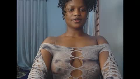 Snapshot of cum_ebony_petitxx chatting on May 7, 6:30 am cath online show from May 7, 6:30 am
