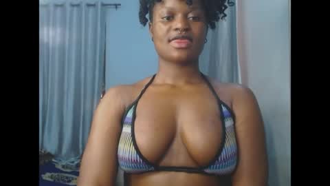 Snapshot of cum_ebony_petitxx chatting on May 9, 6:40 am cath online show from May 9, 6:40 am