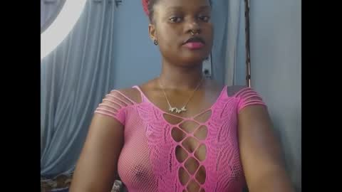 Snapshot of cum_ebony_petitxx chatting on May 26, 7:15 am cath online show from May 26, 7:15 am