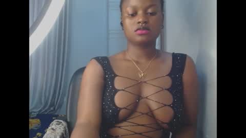 Snapshot of cum_ebony_petitxx chatting on June 4, 7:03 am cath online show from June 4, 7:03 am