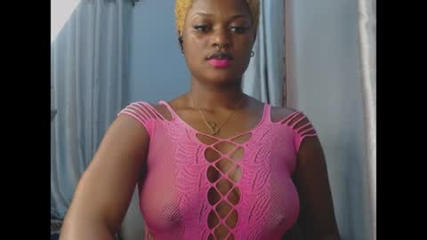 Snapshot of cum_ebony_petitxx chatting on June 8, 6:47 am cath online show from June 8, 6:47 am
