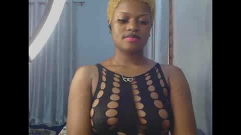 Snapshot of cum_ebony_petitxx chatting on June 10, 6:56 am cath online show from June 10, 6:56 am