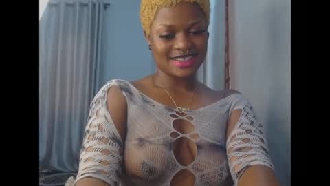 Snapshot of cum_ebony_petitxx chatting on June 11, 6:44 am cath online show from June 11, 6:44 am