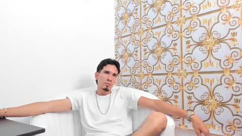 Snapshot of cum_serafin chatting on October 29, 3:09 am JOHN online show from October 29, 3:09 am