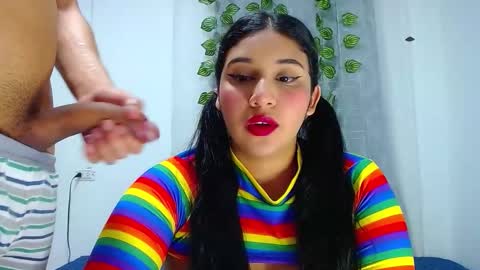 Snapshot of cumb0y_squirtgirl chatting on November 16, 10:21 am Pablo and emma online show from November 16, 10:21 am