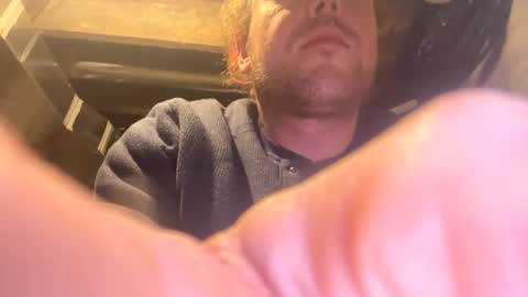 Snapshot of cumfacialxxx chatting on December 11, 5:10 am cumfacialxxx online show from December 11, 5:10 am