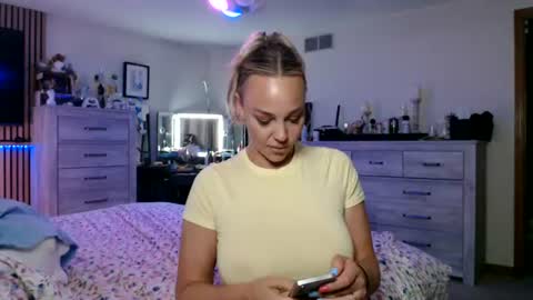 cumguzzlingskank online show from June 18, 9:19 pm
