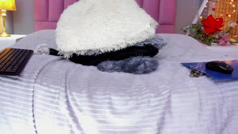 Snapshot of cumming_loving chatting on December 18, 10:02 pm Cumming Loving online show from December 18, 10:02 pm