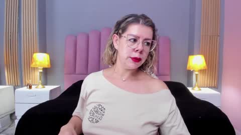 Snapshot of cumming_loving chatting on January 16, 11:37 pm Cumming Loving online show from January 16, 11:37 pm