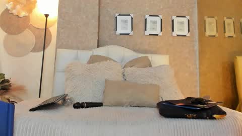 Snapshot of cumming_loving chatting on October 17, 11:51 pm Cumming Loving online show from October 17, 11:51 pm