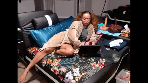 Nia Reese online show from April 28, 2:49 am