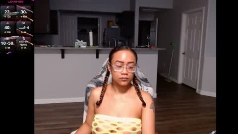 Nia Reese online show from June 11, 2:33 am