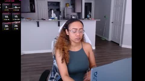 Nia Reese online show from June 22, 7:33 pm