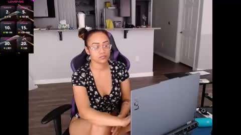 Nia Reese online show from July 23, 4:38 pm