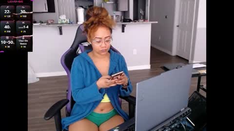 Nia Reese online show from July 25, 5:10 pm