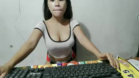Snapshot of cumwhore4uxox chatting on April 19, 8:44 pm cumwhore4uxox online show from April 19, 8:44 pm