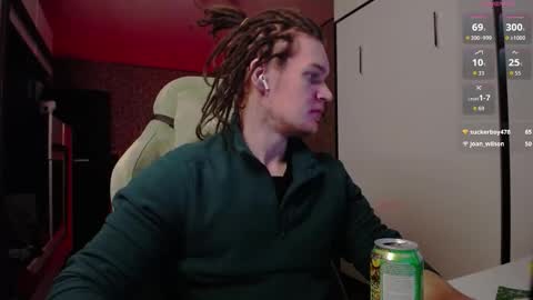 Snapshot of cumzan_ chatting on March 18, 1:20 am Tarzan online show from March 18, 1:20 am