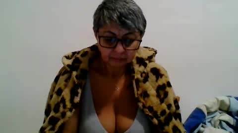 couple online show from December 3, 5:23 pm
