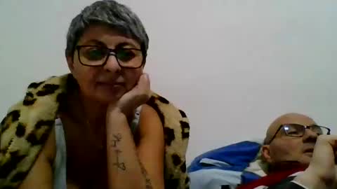 couple online show from December 3, 8:28 pm