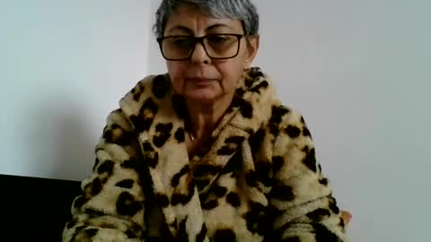 couple online show from December 4, 9:29 am