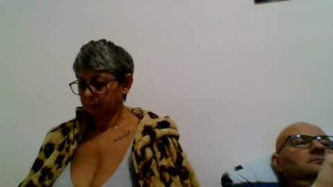 couple online show from December 4, 7:34 pm