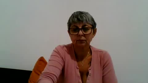 couple online show from December 6, 4:28 pm