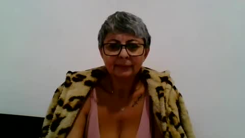 couple online show from December 7, 4:25 pm