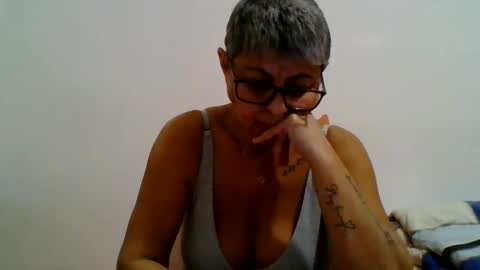 couple online show from December 9, 5:52 pm