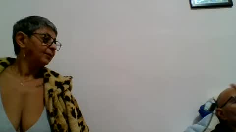 couple online show from December 10, 5:44 pm