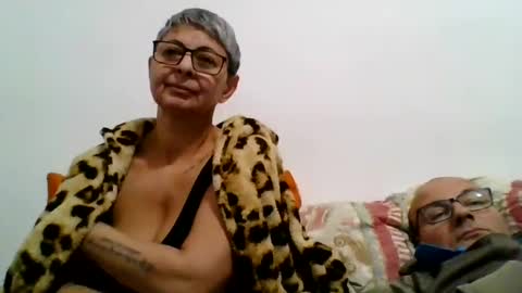 couple online show from December 15, 7:42 pm
