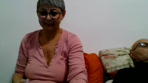 couple online show from December 18, 6:03 pm