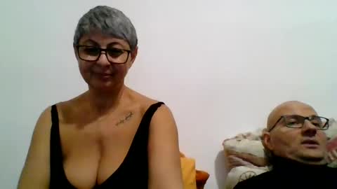 couple online show from December 19, 5:29 pm
