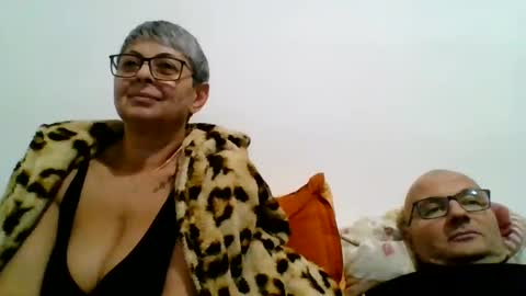 couple online show from December 19, 8:34 pm