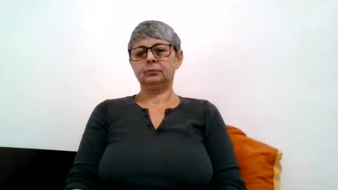 couple online show from December 31, 2:47 pm