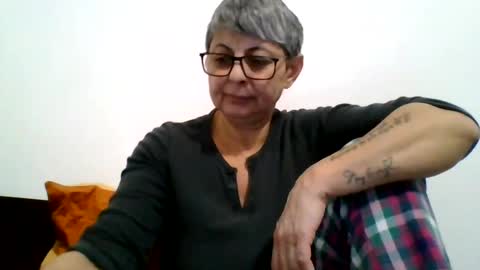 couple online show from December 31, 5:51 pm