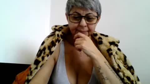 couple online show from January 1, 10:11 am