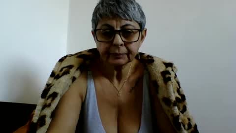 couple online show from January 2, 11:41 am