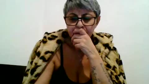 couple online show from January 5, 6:02 pm