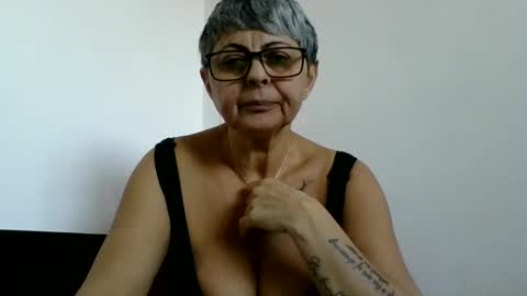couple online show from January 7, 1:14 pm