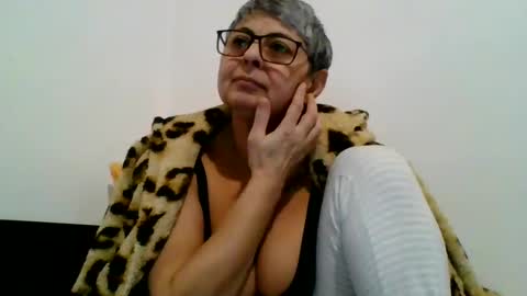 couple online show from January 7, 6:03 pm
